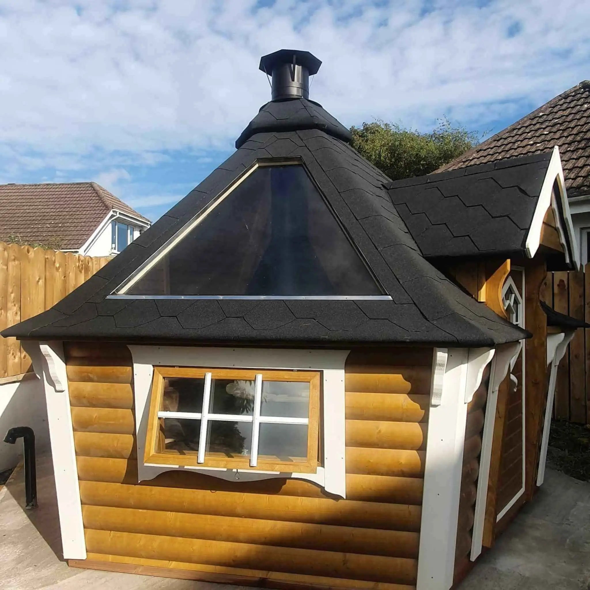 Cabin Side View with Rectangle Window Design
