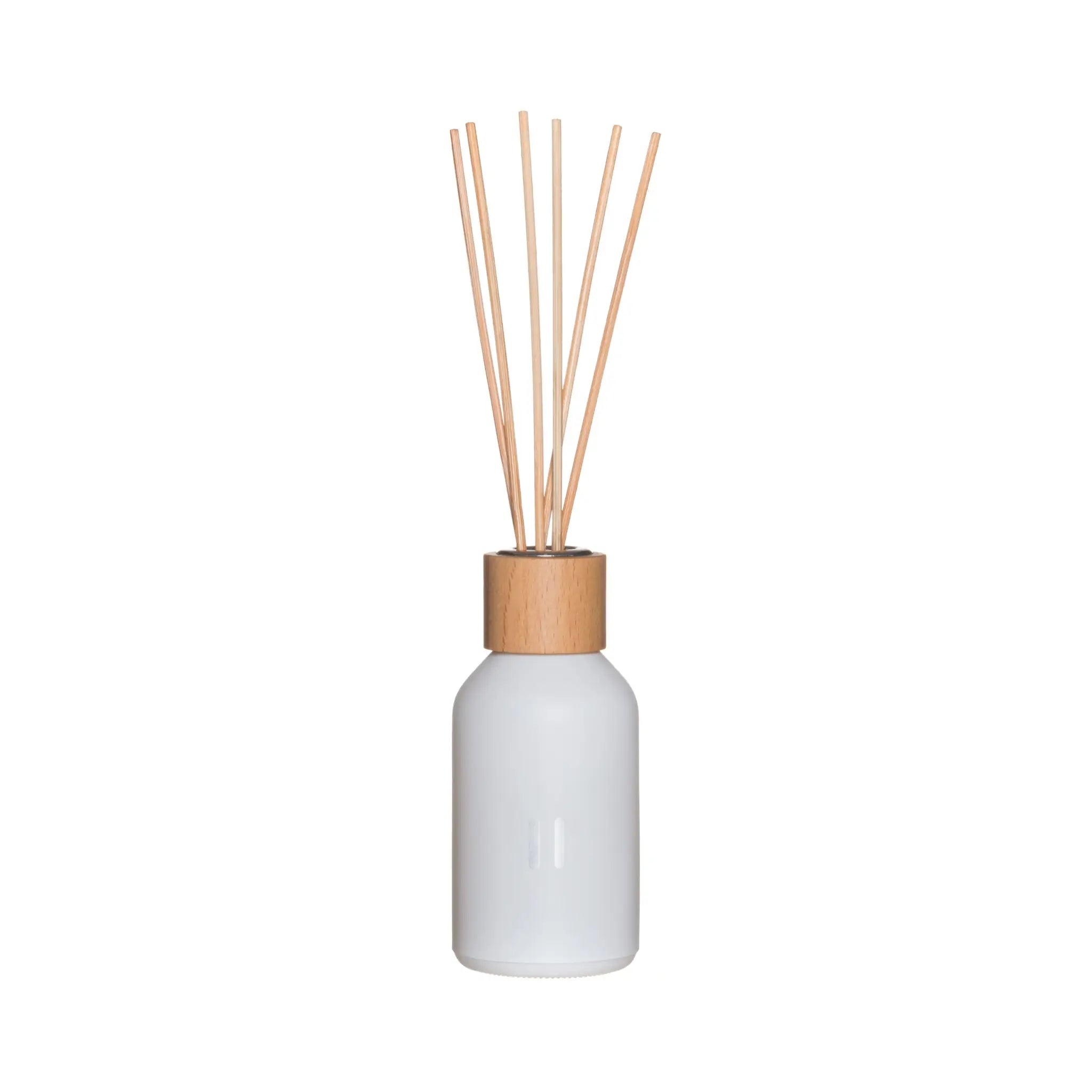 Rento Birch 100ml reed diffuser with natural fragrance reeds and wooden cap