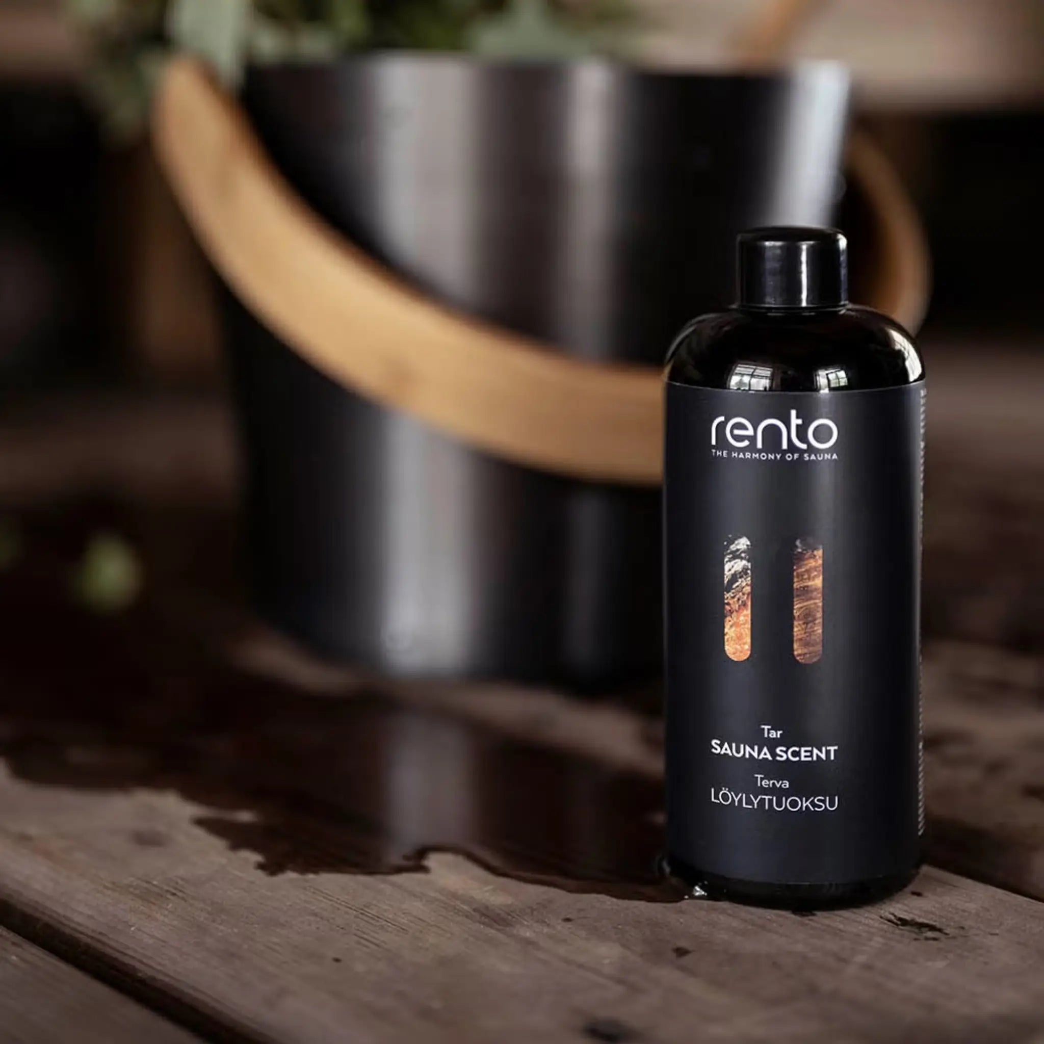 Rento Tar Sauna Scent 400ml bottle beside traditional sauna bucket and ladle, premium Finnish sauna fragrance for authentic sauna rituals