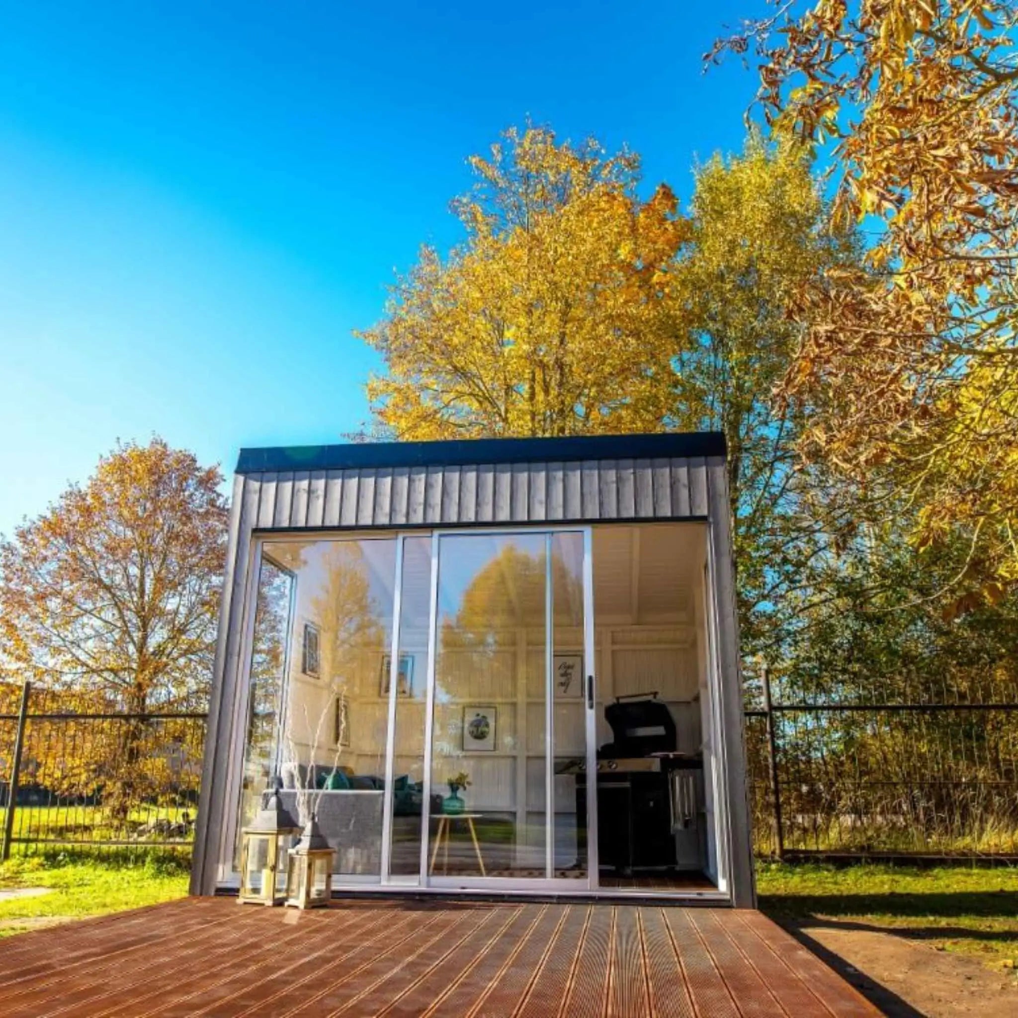 Garden Cube with Triple Rail Sliding Doors