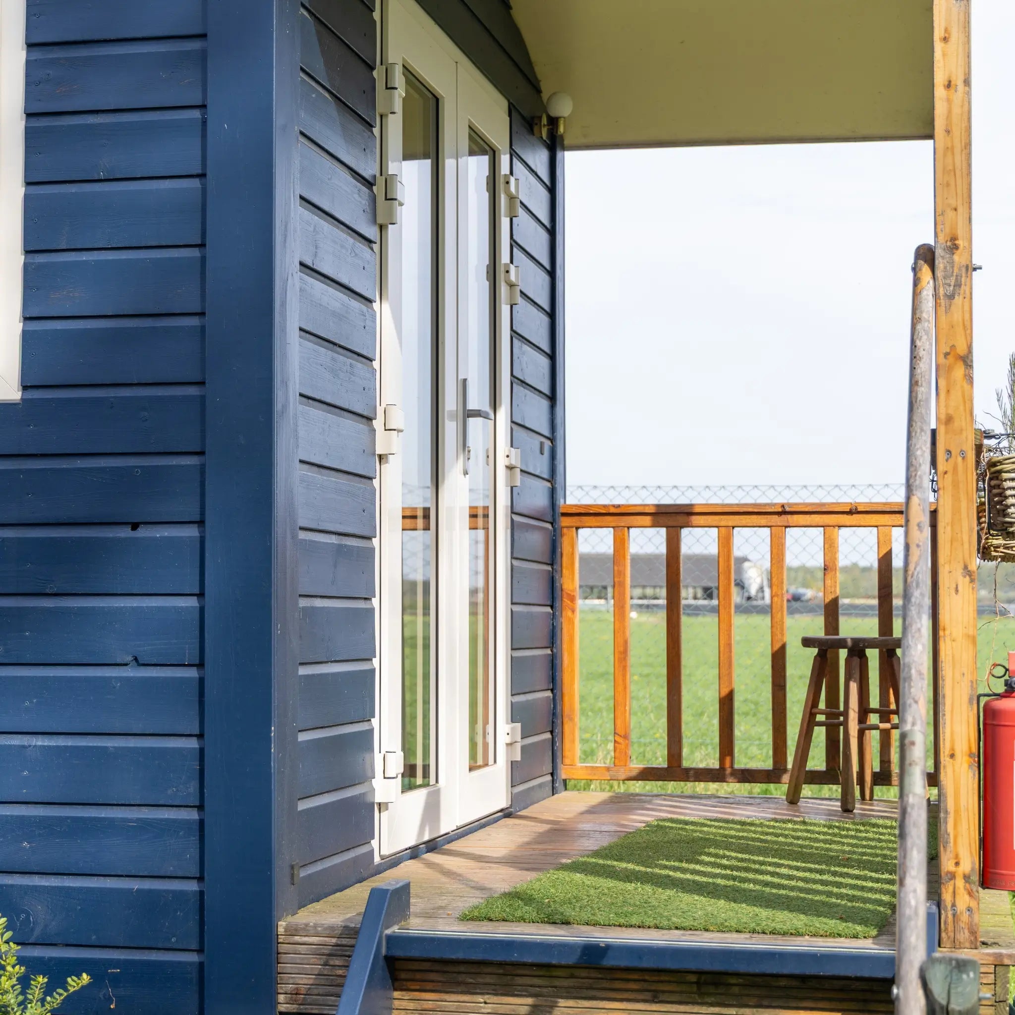 Covered entrance decking on a modern 2 person shepherd’s hut