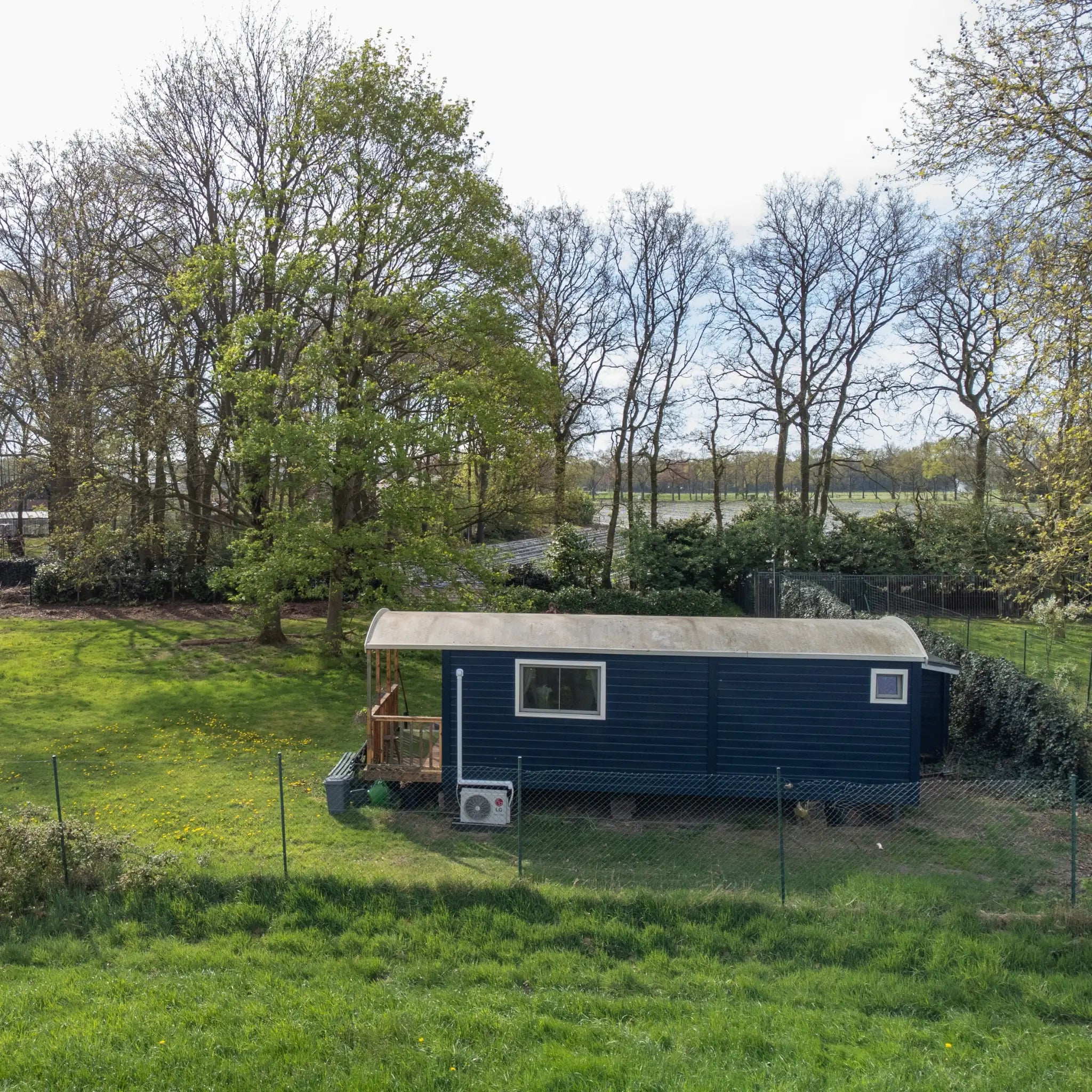 Countryside shepherd’s hut accommodation with private outdoor area
