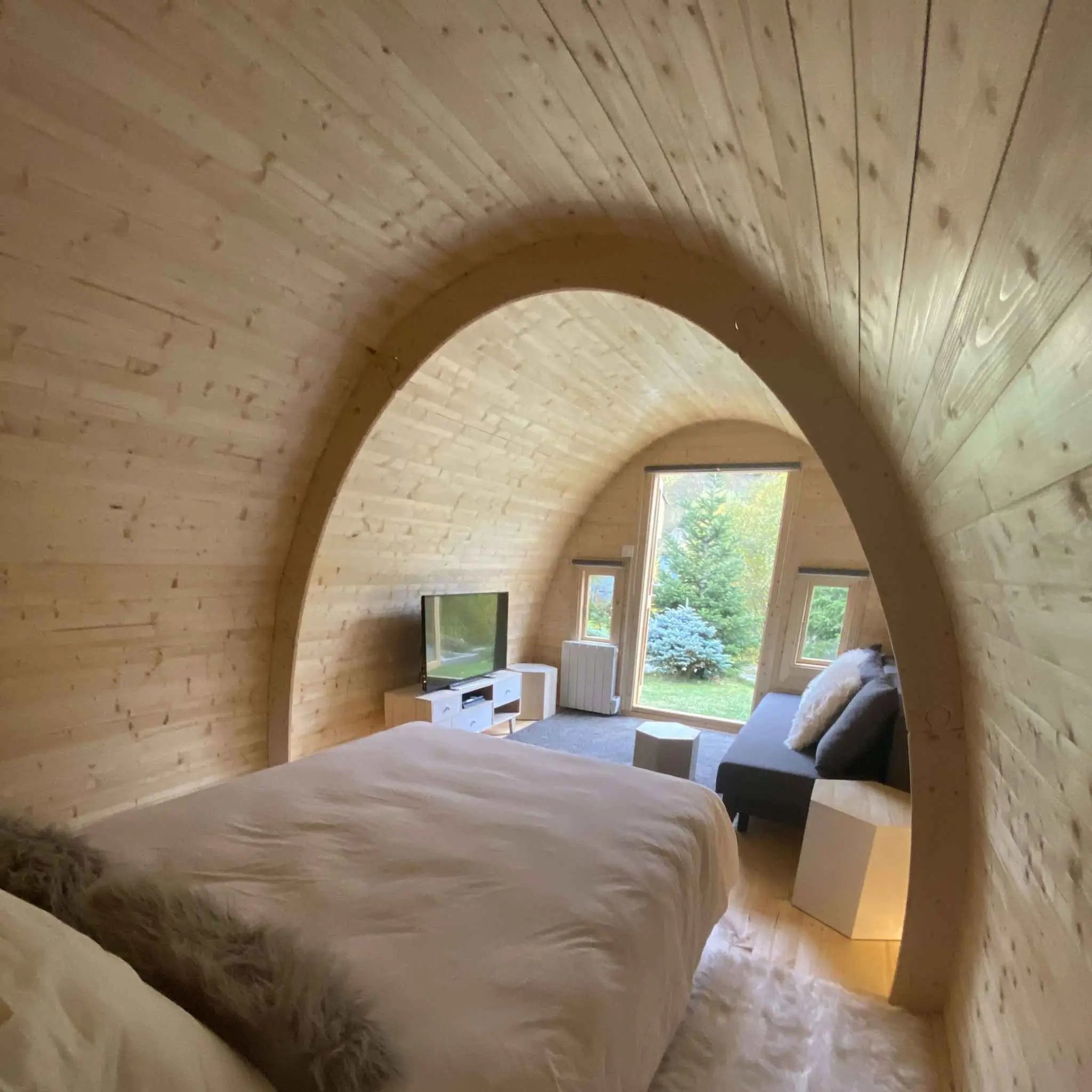 Right-side bed in Twilight Pod interior